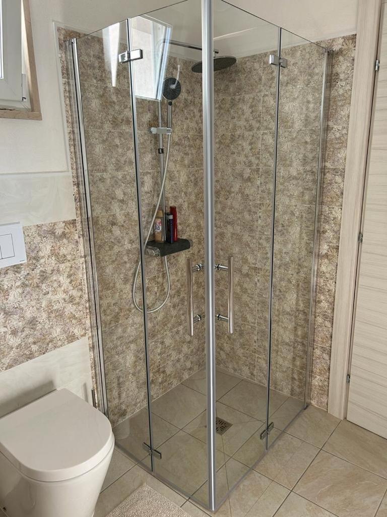 Apartment Lara - Mit Separatem Extra Mit Wc Und Dusche *
