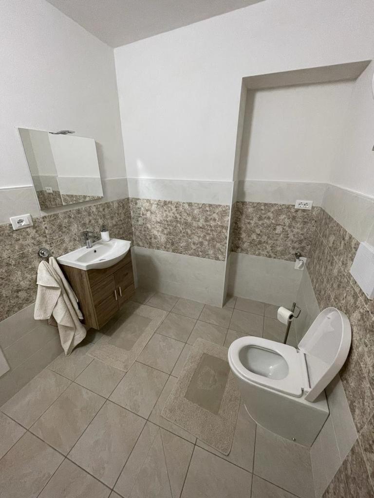 Lara - Mit Separatem Extra Mit Wc Und Dusche